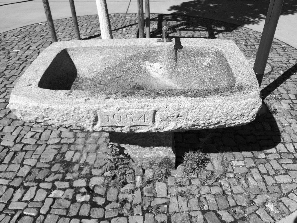 Brunnen SchwarzWeiss